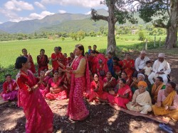 तिज पर्व : आधुनिकताले मौलिकता हराउँदै